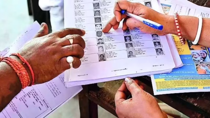 बंगाल वोटिंग: आयोग की सख्ती, हथियारों और कैश पर बड़ी कार्रवाई